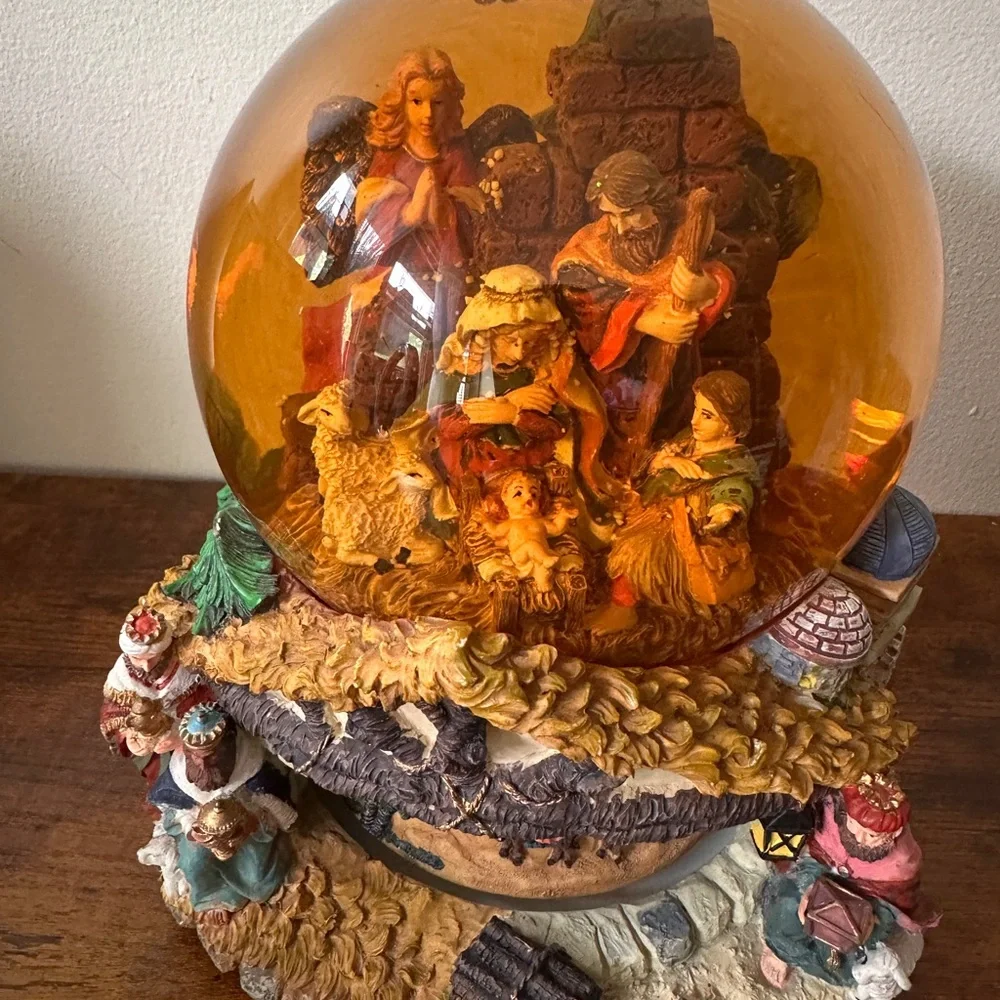 Vintage 1999 Grandeur Noel Musical Nativity Water Globe - 150mm Revolving Base